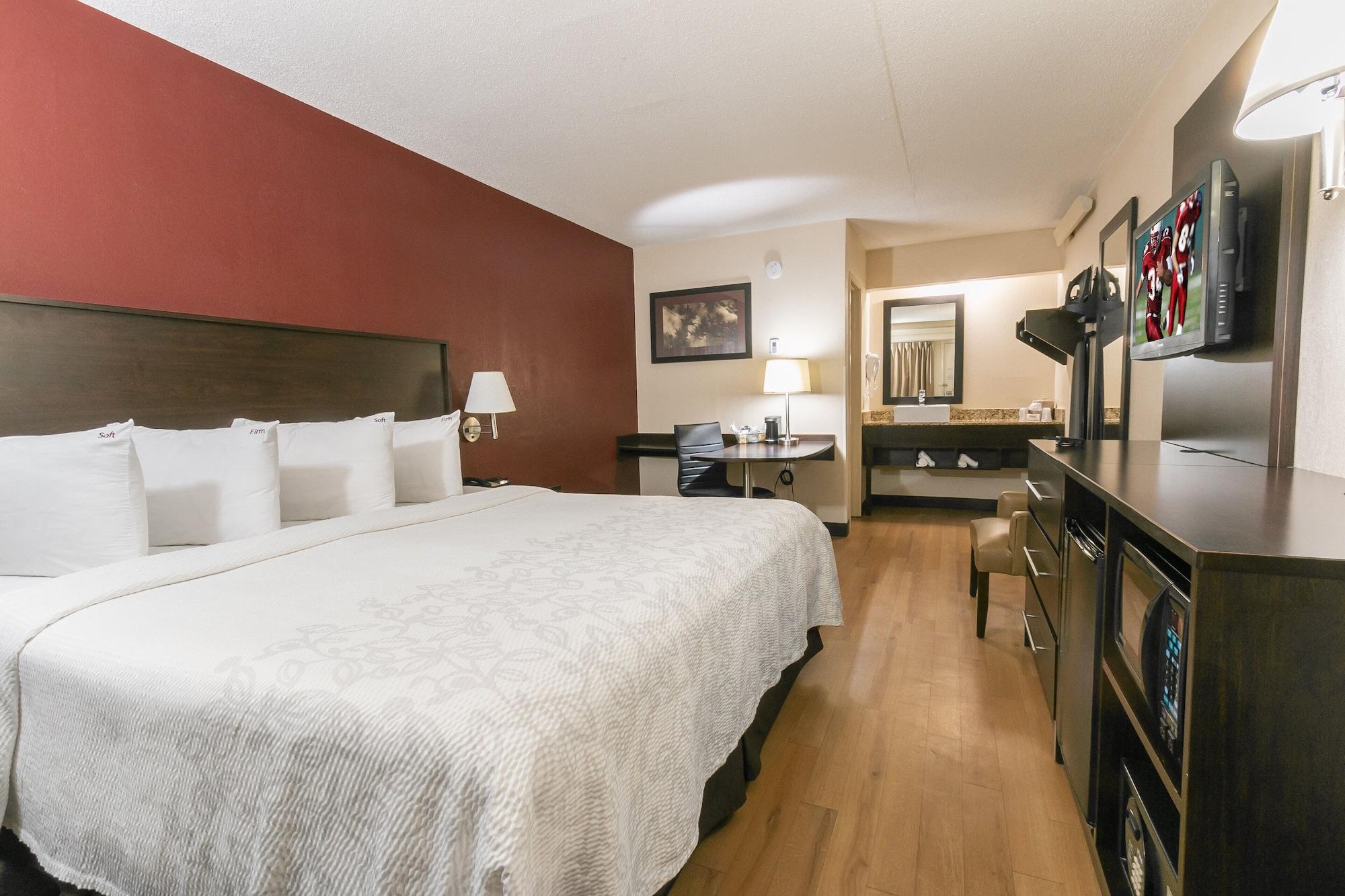 Red Roof Inn Plus+ Pittsburgh South - Airport Imperial Exterior photo