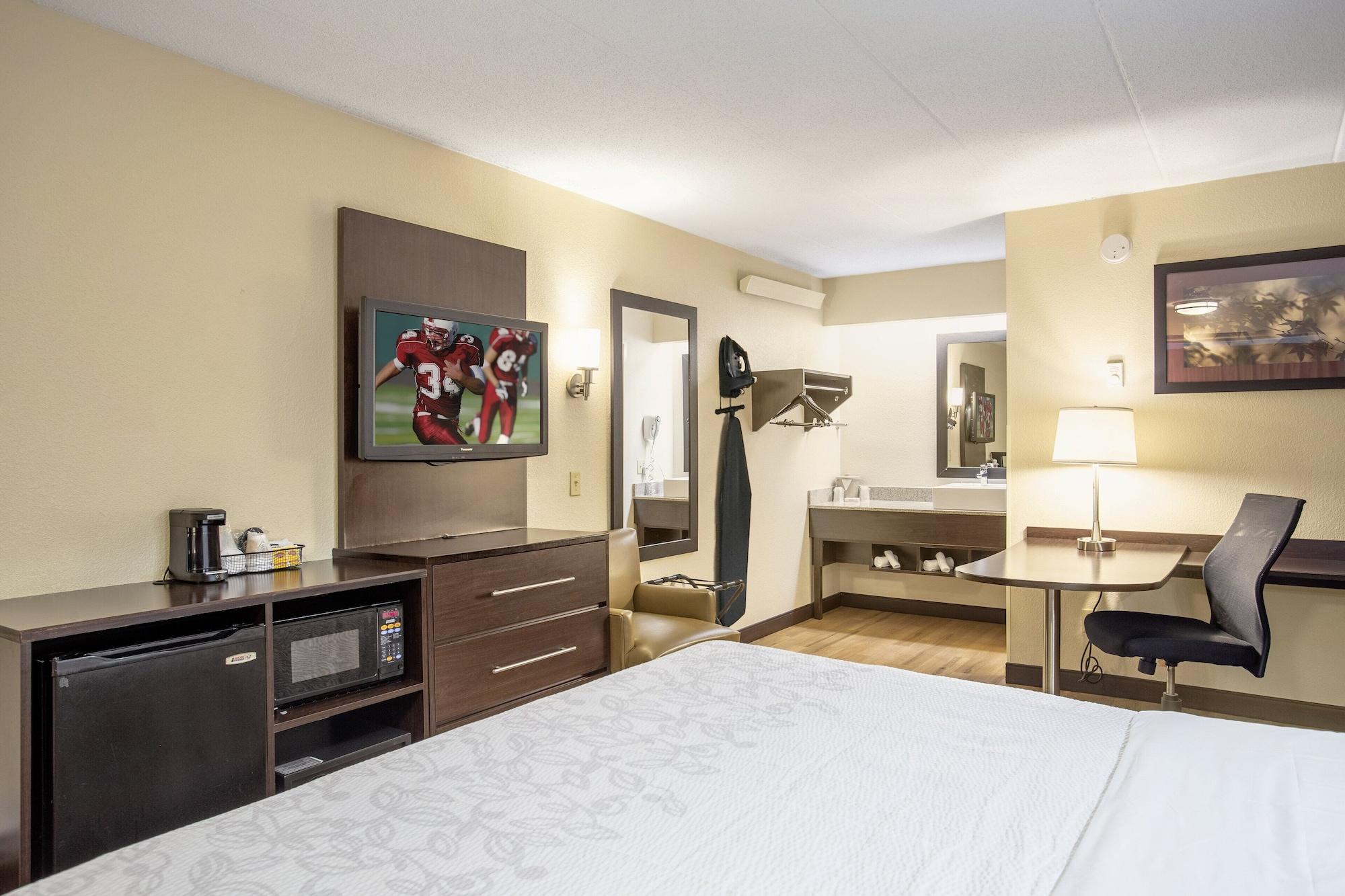 Red Roof Inn Plus+ Pittsburgh South - Airport Imperial Exterior photo