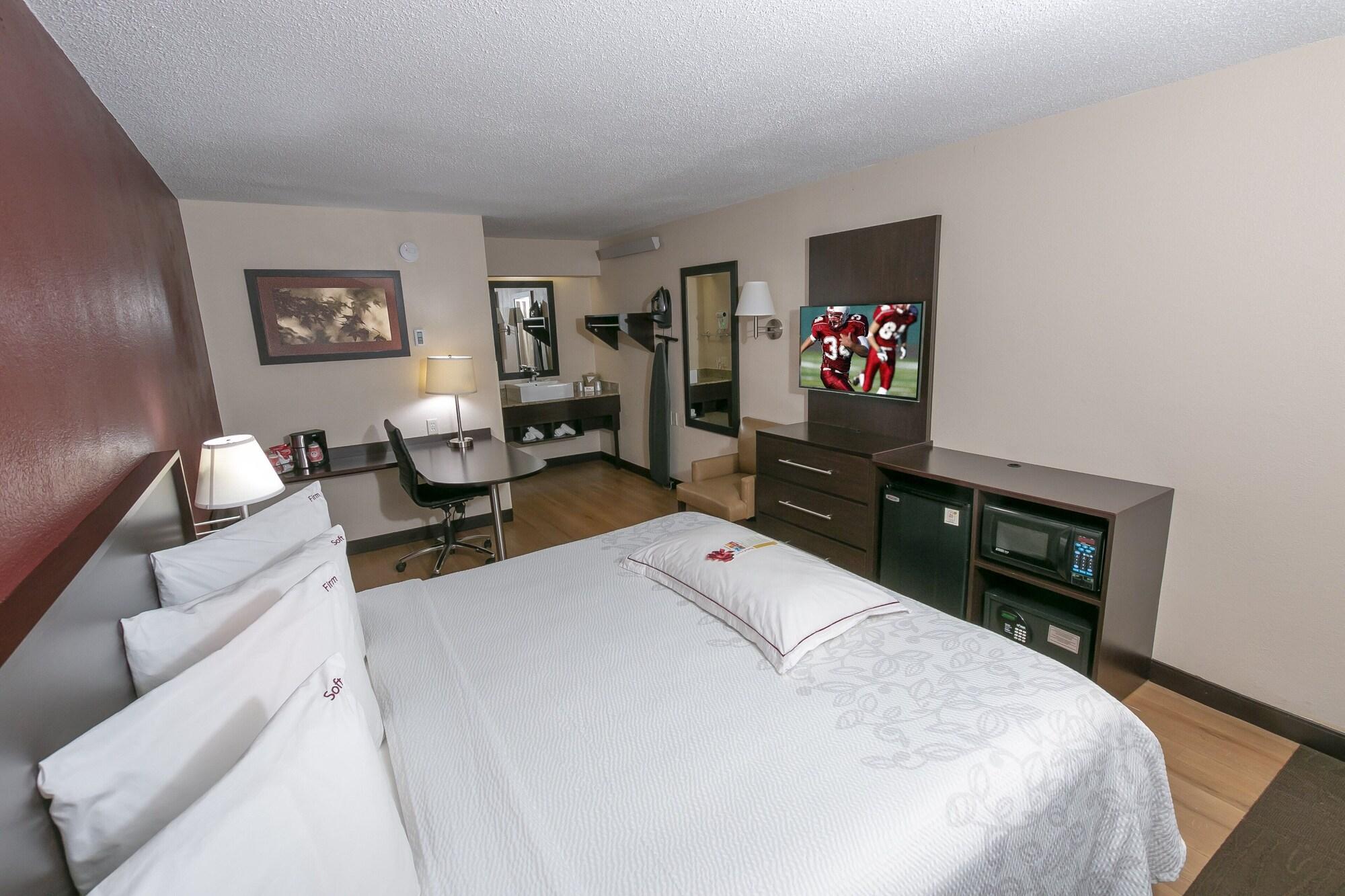 Red Roof Inn Plus+ Pittsburgh South - Airport Imperial Exterior photo