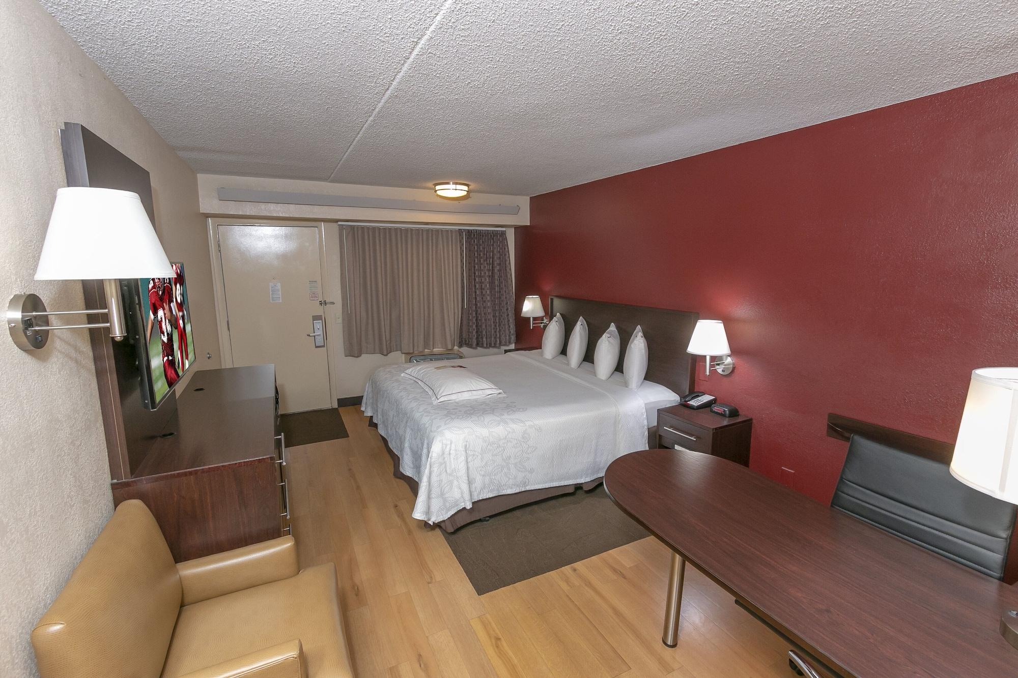 Red Roof Inn Plus+ Pittsburgh South - Airport Imperial Exterior photo