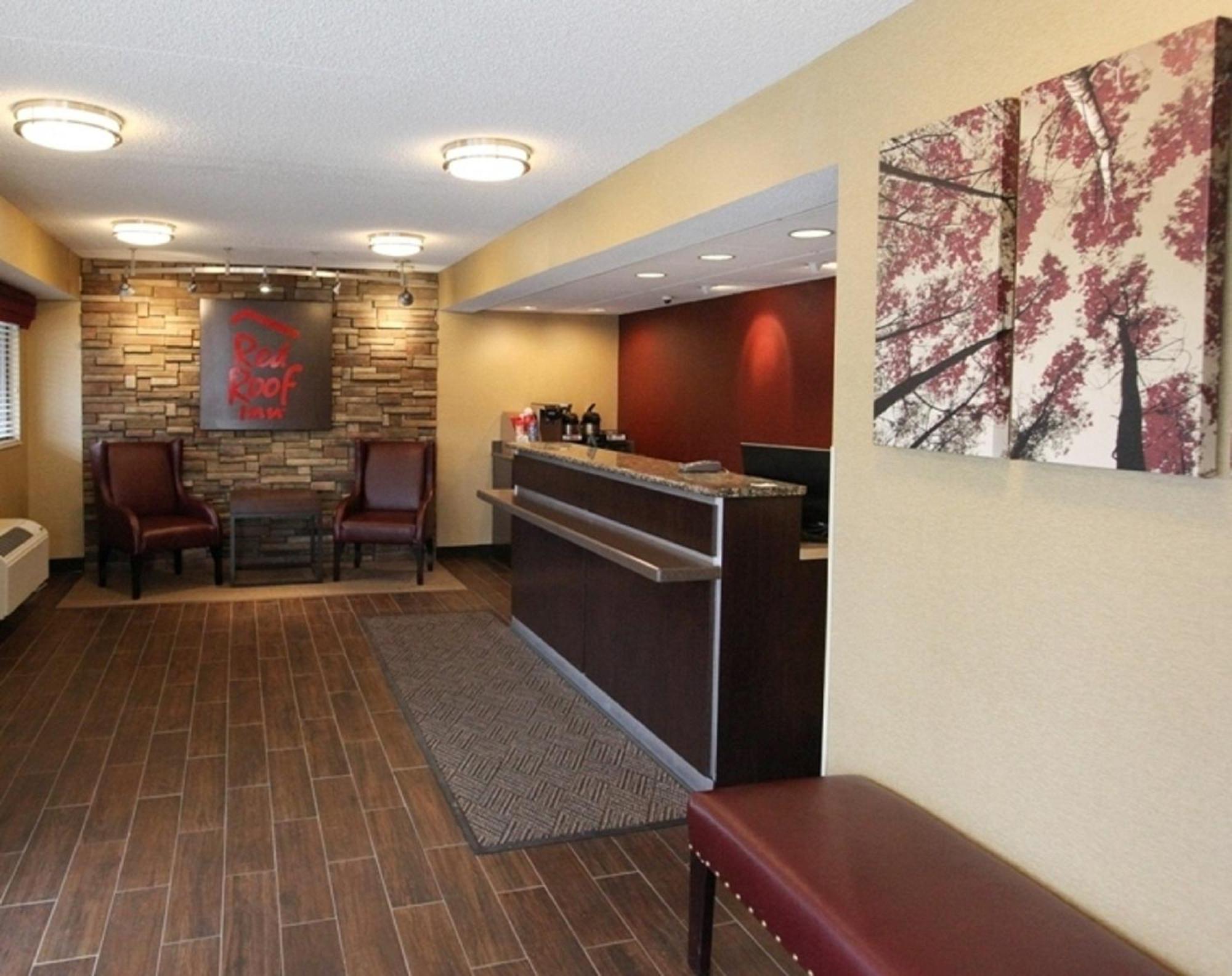 Red Roof Inn Plus+ Pittsburgh South - Airport Imperial Exterior photo