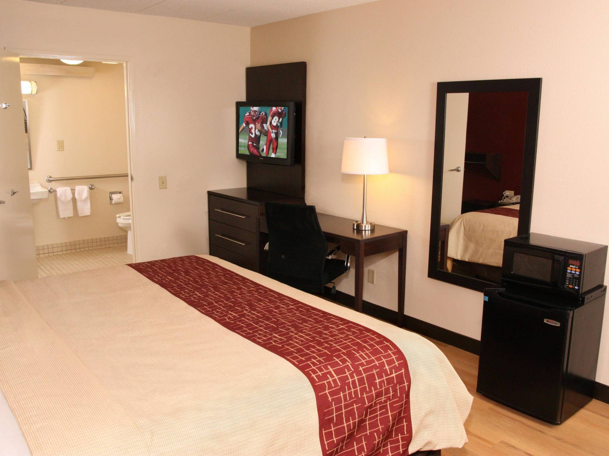 Red Roof Inn Plus+ Pittsburgh South - Airport Imperial Exterior photo