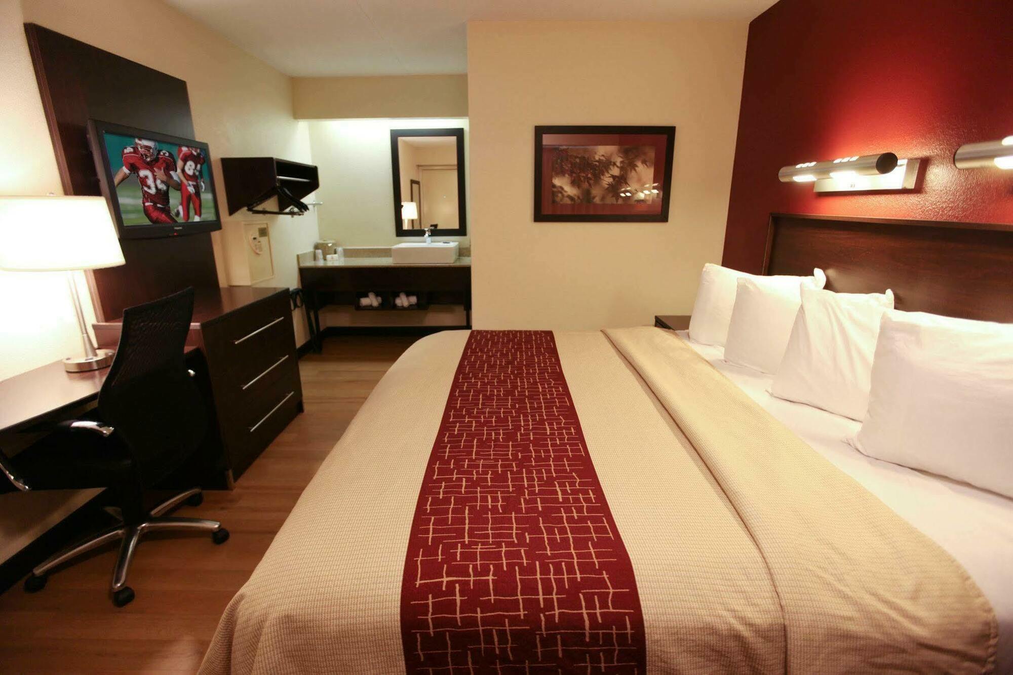 Red Roof Inn Plus+ Pittsburgh South - Airport Imperial Exterior photo
