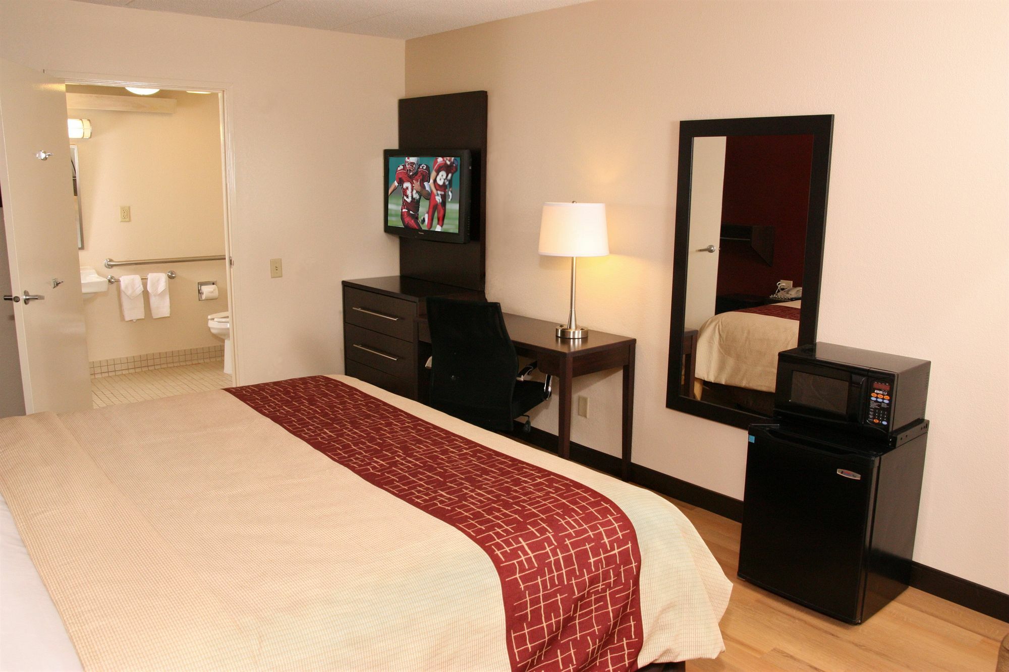 Red Roof Inn Plus+ Pittsburgh South - Airport Imperial Exterior photo