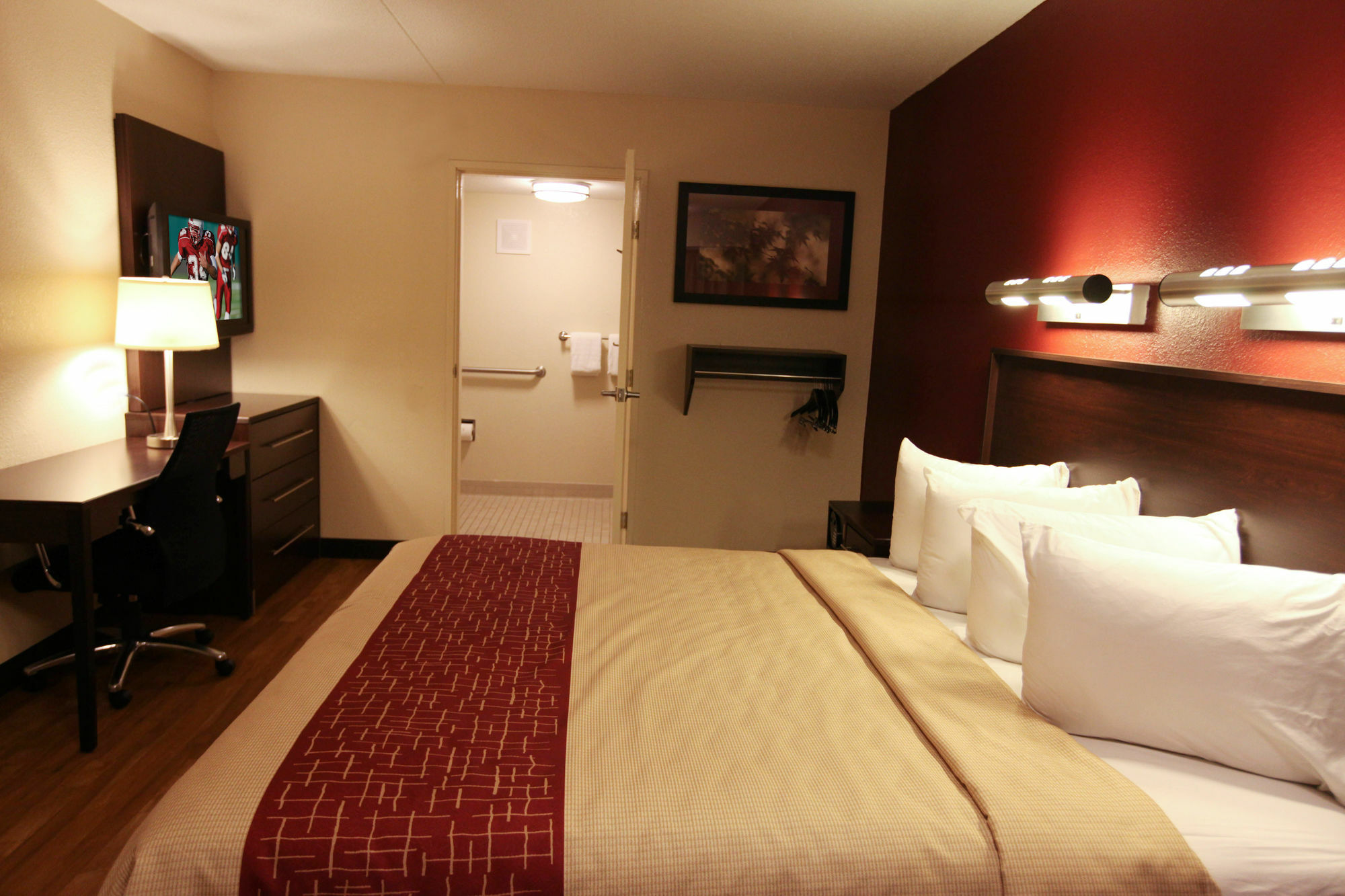 Red Roof Inn Plus+ Pittsburgh South - Airport Imperial Exterior photo